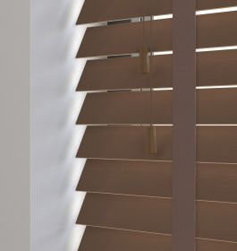 Sunwood Auburn Träpersienn med Coffee stegband