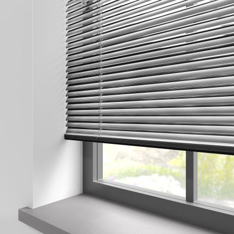 Stripe Black Aluminiumpersienn